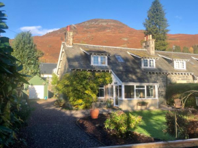 Westholme Cottage for 4, Lochside village, National Park